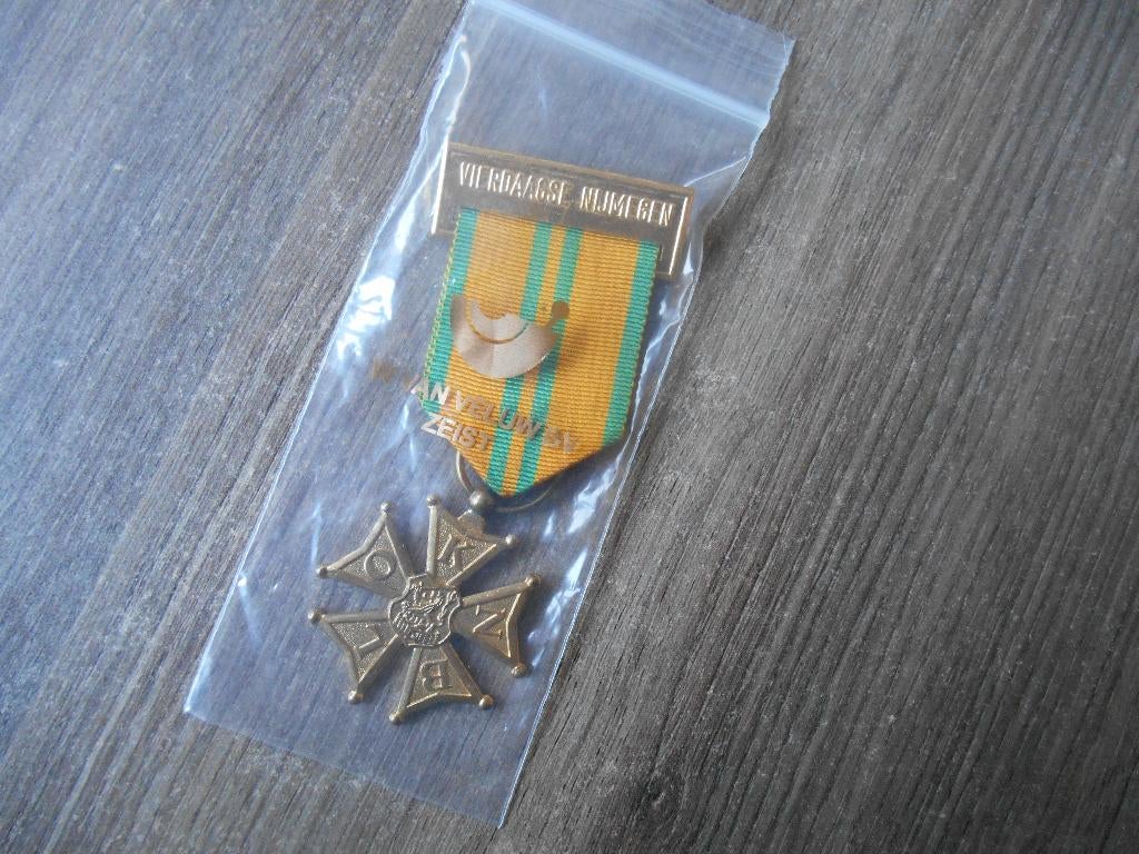 Medaille Vierdaagse Nijmegen voor de 1ste keer, Ophalen of Verzenden, Landmacht, Nederland, Lintje, Medaille of Wings