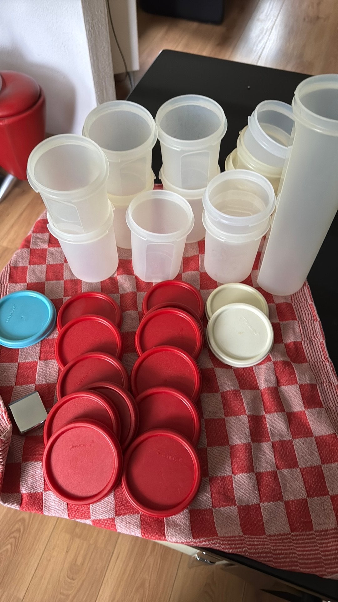 Tupperware ruimtespaarders klein middel en een spaghettibus, Ophalen of Verzenden, Zo goed als nieuw, Rood, Overige typen