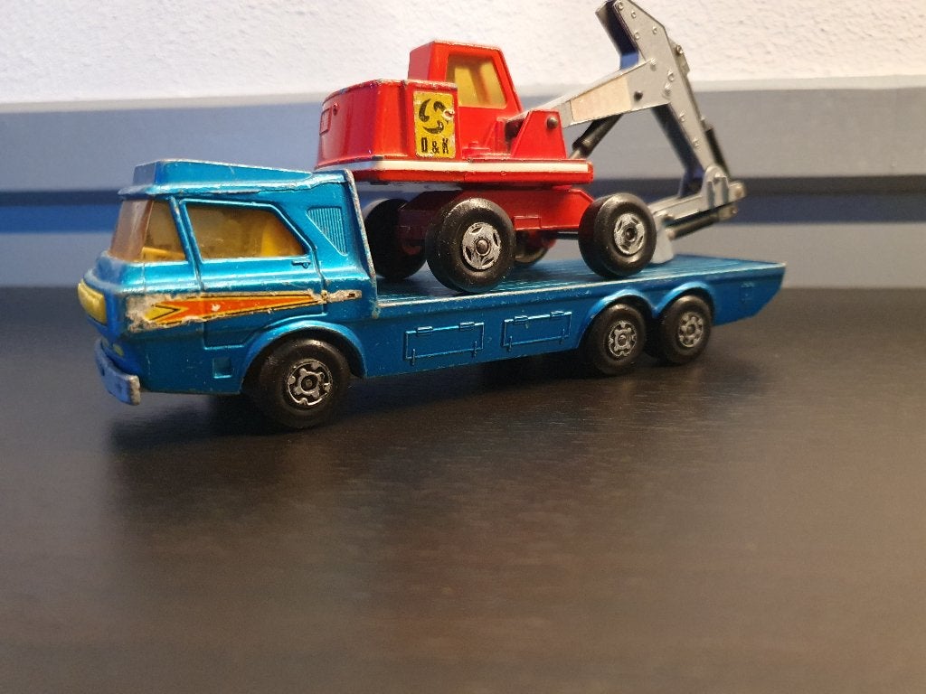 Matchbox traktor transporter met een hydraulic excavator, Ophalen of Verzenden, Gebruikt, Bus of Vrachtwagen