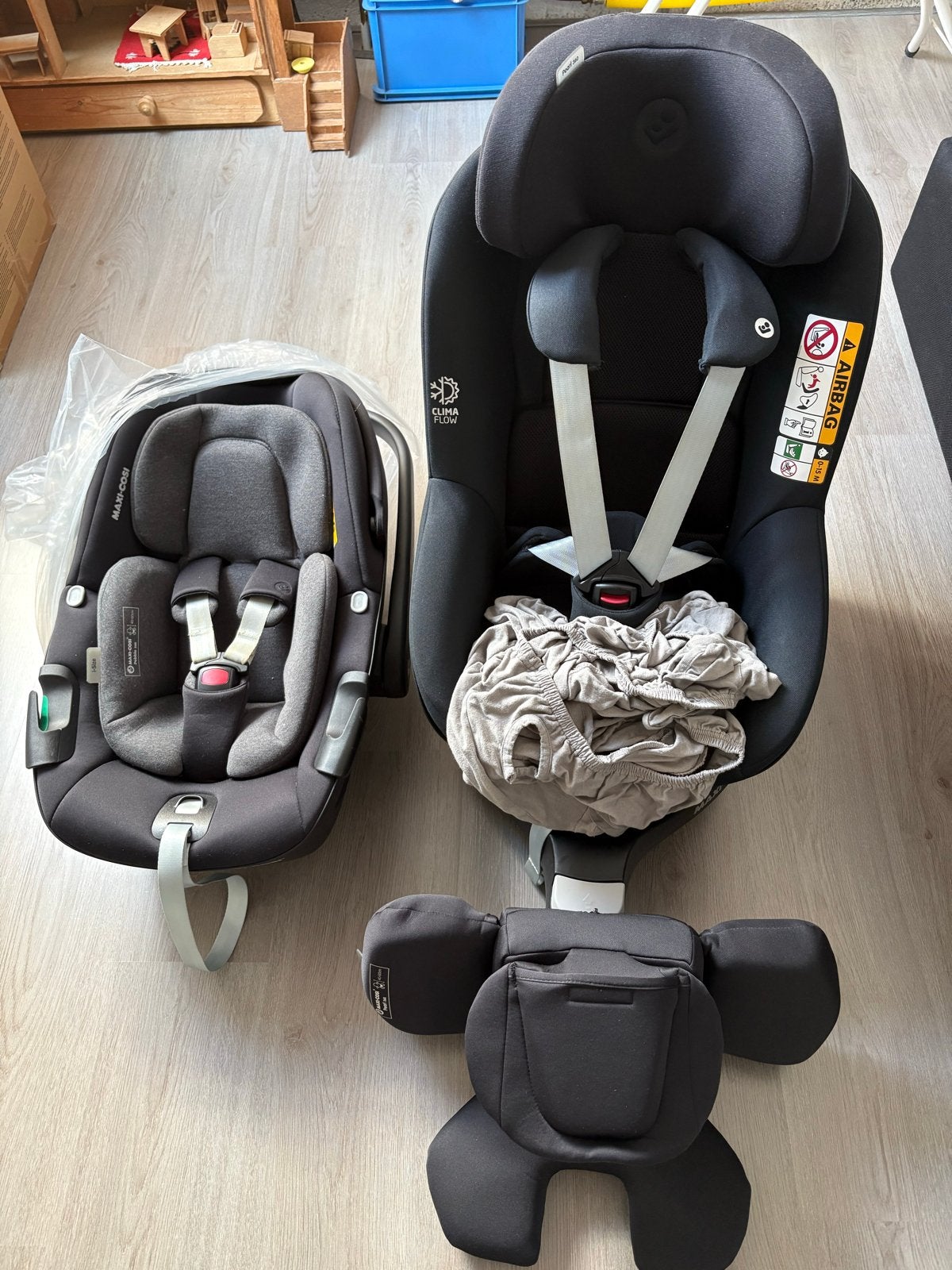 Maxi-Cosi Pearl 360 & Pebble 360 autostoeltjes met FamilyFix, Ophalen, 0 t/m 18 kg, Verstelbare rugleuning, Zo goed als nieuw
