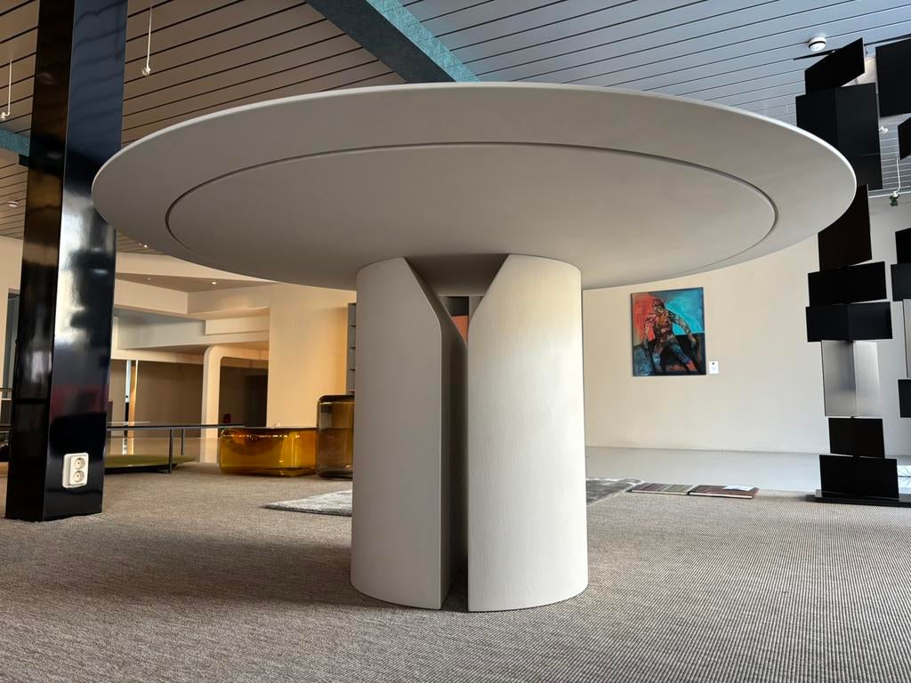 Foto 2 van MDF Italia NVL Table 150cm Kalk Matte betonlook finish
