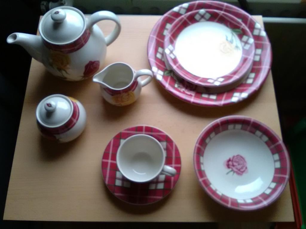 Van Cleef Clayre en Eef  uitgebreid servies "nieuw", Huis en Inrichting, Keuken | Servies, Ophalen, Nieuw, Porselein, Overige stijlen