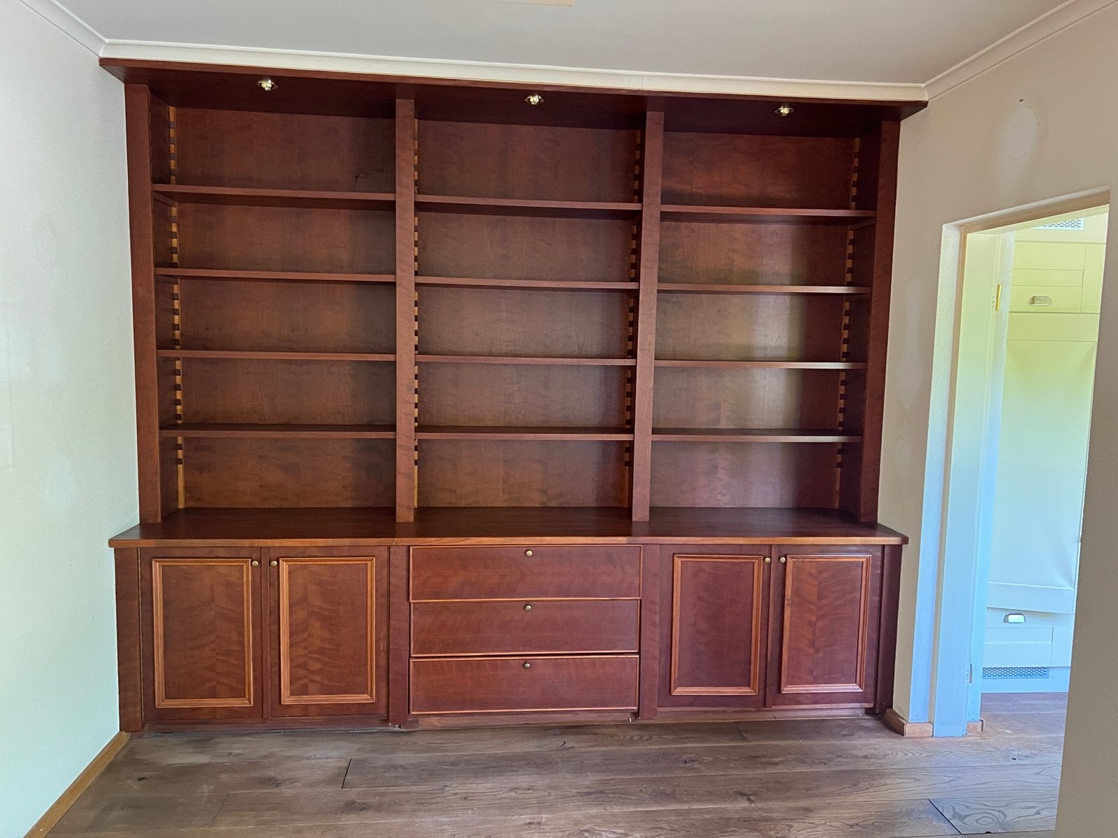 Kersen houten boekenkast 3 meter breed, Huis en Inrichting, Ophalen, Gebruikt, Met deur(en), 200 cm of meer
