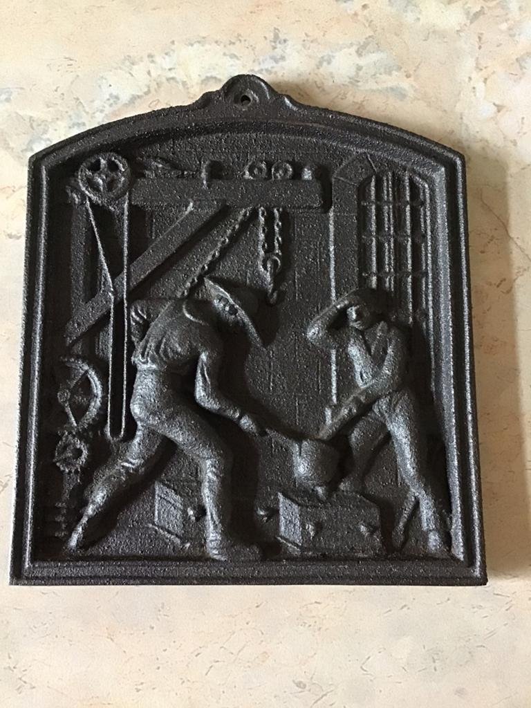 Gietijzeren plaquette met afbeelding gieterij, Ophalen of Verzenden