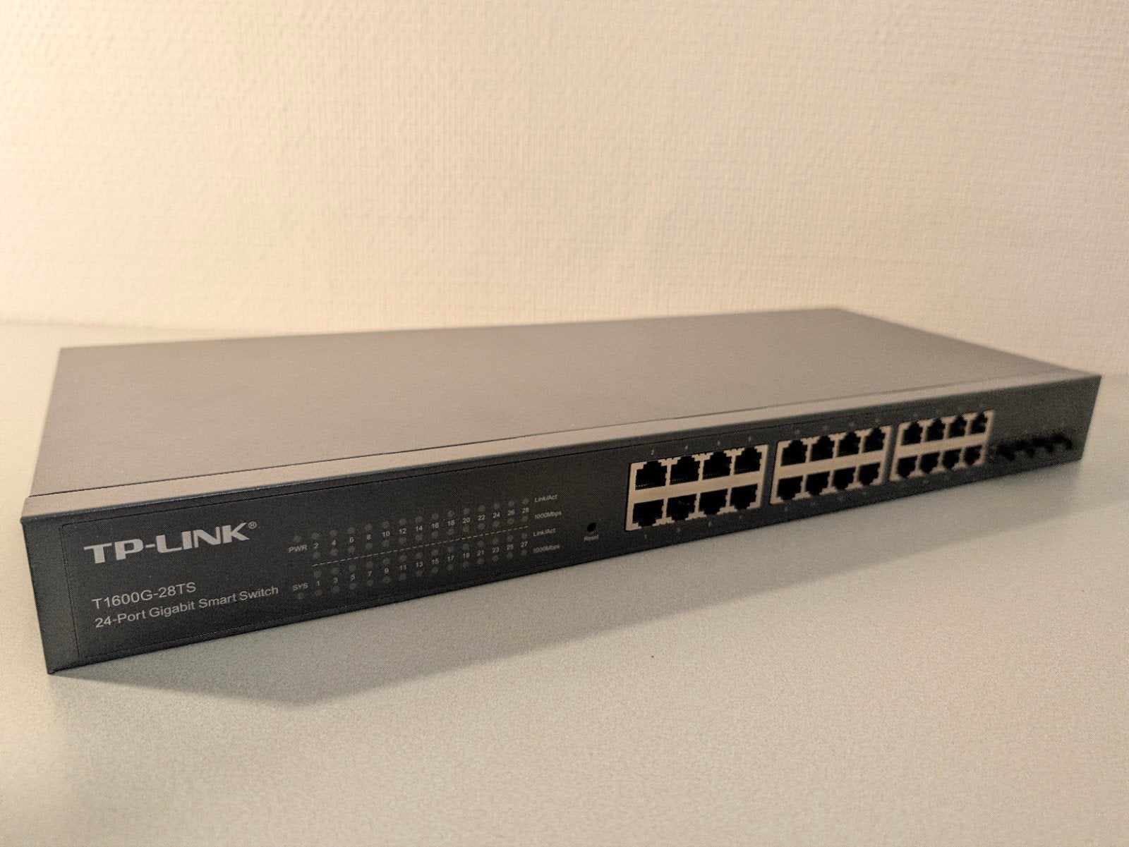 JetStream 24-Port Gigabit Smart Switch met 4 SFP Slots, Computers en Software, Ophalen of Verzenden, Gebruikt