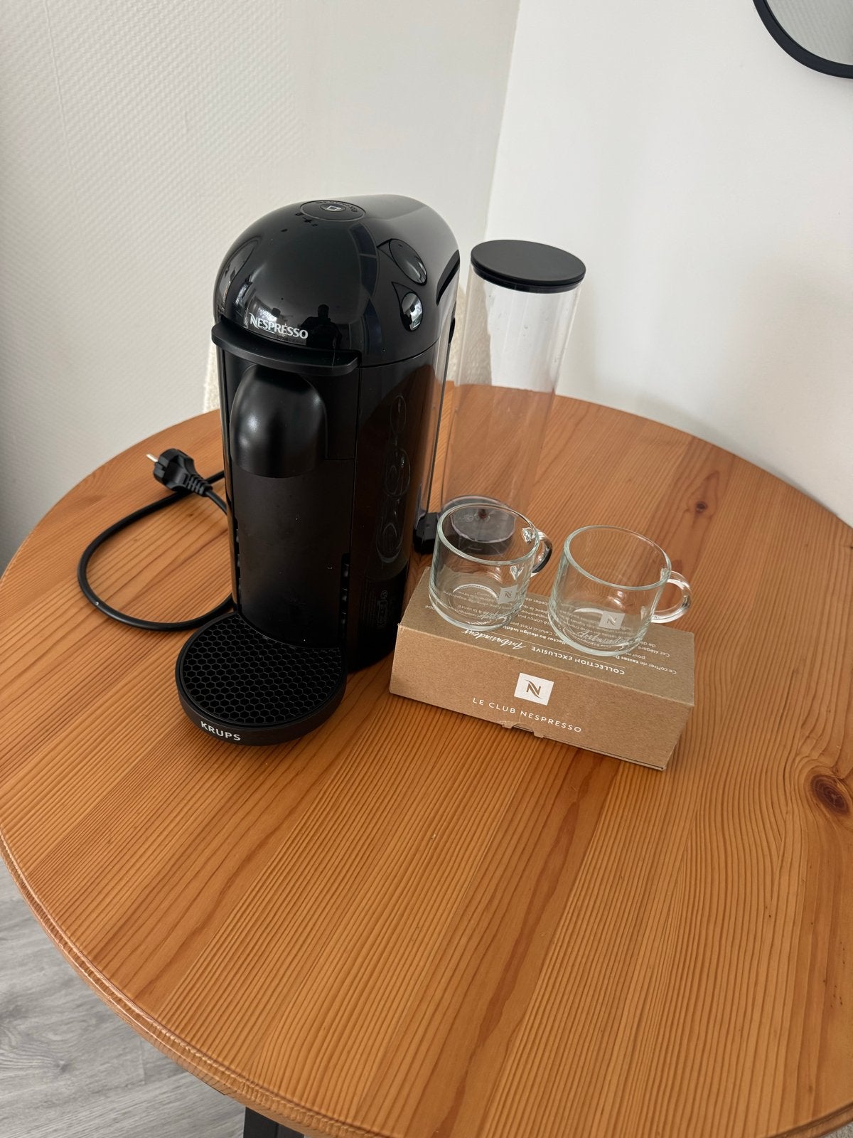 Nespresso Vertuo Plus Krups Koffiemachine met 2 kopjes, Ophalen, Koffiemachine, Zo goed als nieuw, 1 kopje