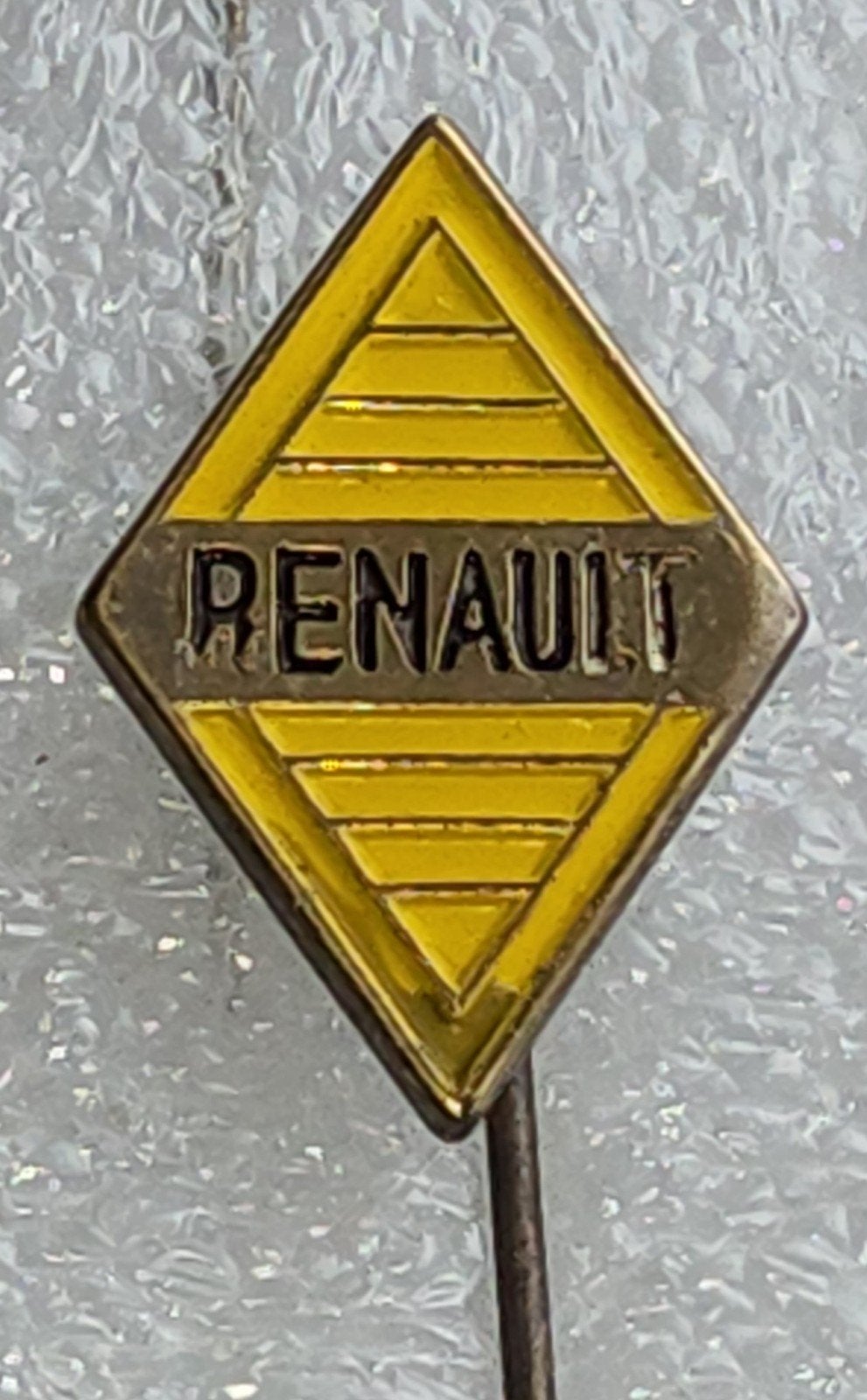 Vintage Renault Speldje - Geel Ruitvormig Logo, Verzamelen, Ophalen of Verzenden, Gebruikt, Merk, Speldje of Pin