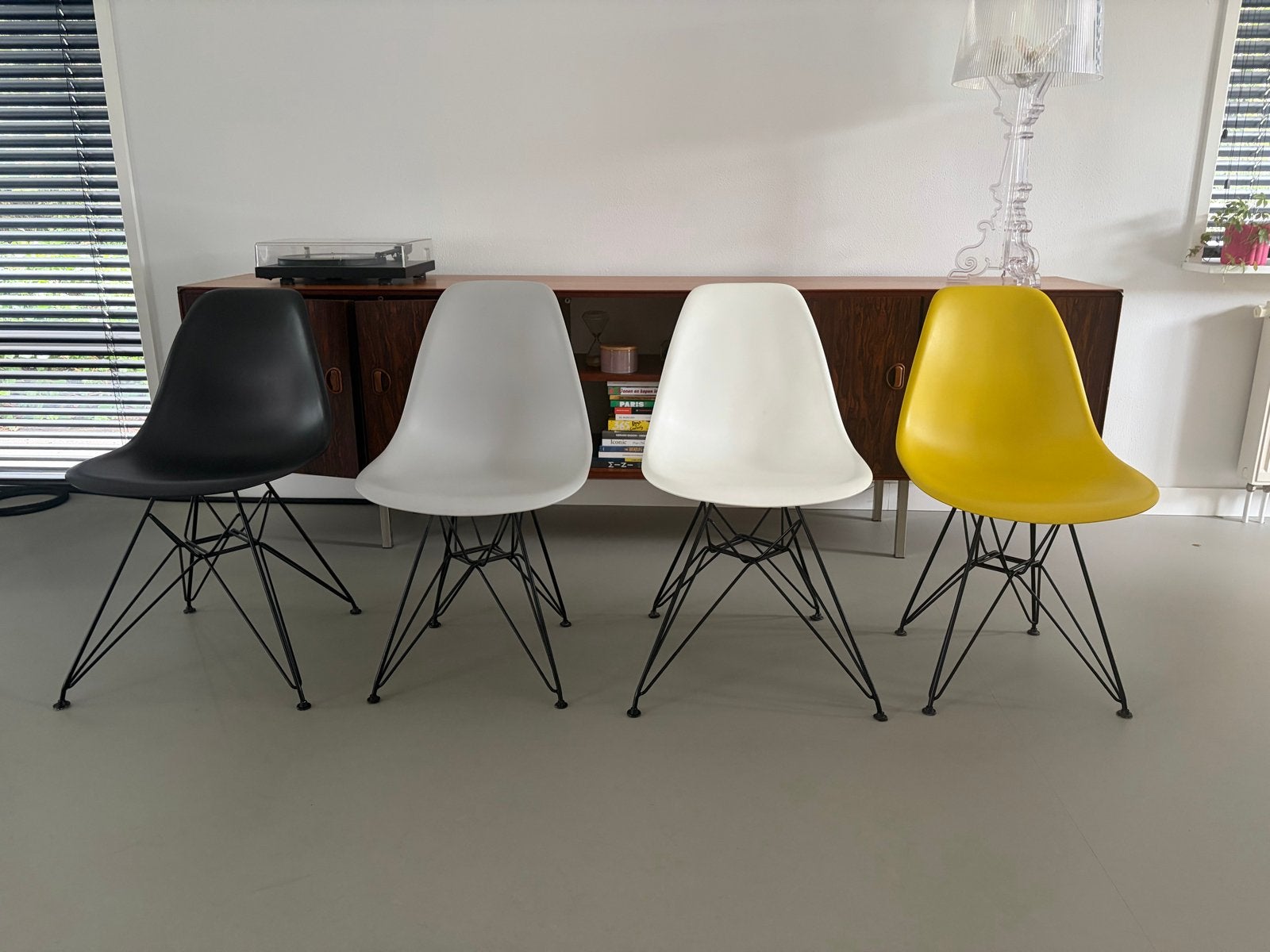 Vitra Eames DSR stijl stoelen in diverse kleuren, Huis en Inrichting, Ophalen, Kunststof, Gebruikt, Vier
