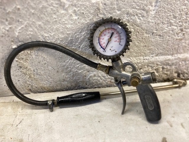 Bandenspanningsmeter met manometer en vulpistool, Ophalen of Verzenden, Gebruikt