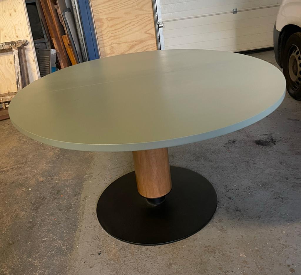 Leolux Calbuco tafel, Huis en Inrichting, Tafels | Eettafels, Ophalen, 100 tot 150 cm, Zo goed als nieuw, 150 tot 200 cm