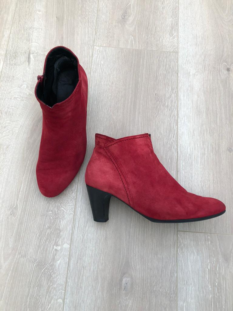 Gabor rood suede laarsjes, Kleding | Dames, Schoenen, Ophalen of Verzenden, Zo goed als nieuw, Rood