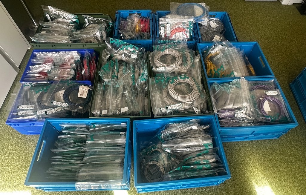 Partij nieuwe netwerkkabels verschillende kleuren en lengtes, Ophalen, Nieuw