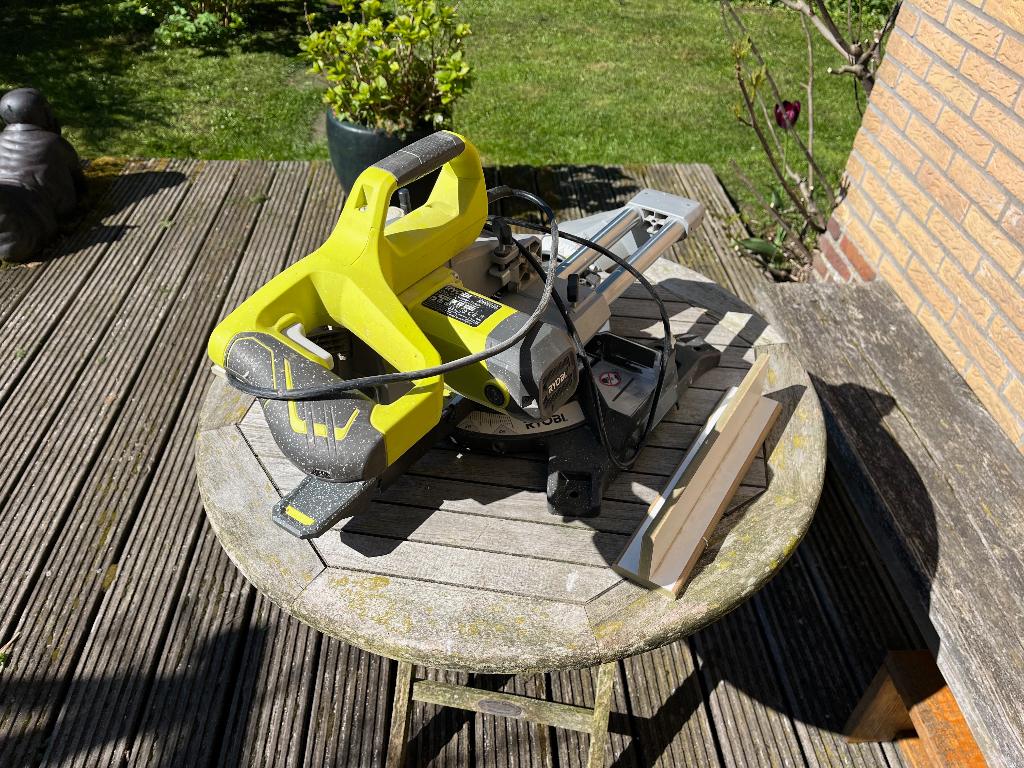Afkortzaag Ryobi EM5216L, Doe-het-zelf en Verbouw, Gereedschap | Zaagmachines, Ophalen, Gebruikt, Afkortzaag, 30 tot 70 mm