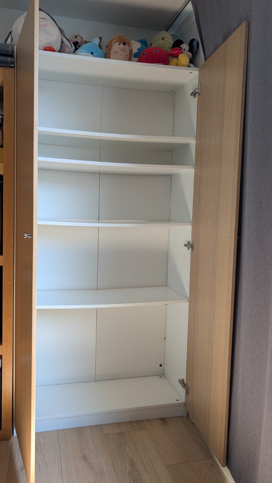 GRATIS - Kledingkast met planken, Huis en Inrichting, Kasten | Kledingkasten, Ophalen, Gebruikt, Overige houtsoorten, Met deur(en)