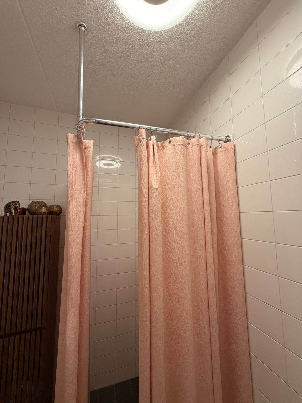 Complete douchegordijnset – poederroze/chroom, Ophalen of Verzenden, Zo goed als nieuw