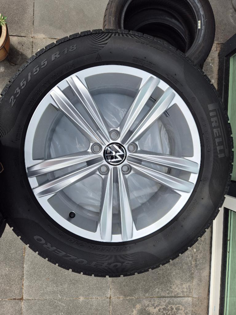 Div Lmv met winterbanden VW, oa Tiguan, Golf plus, Caddy, Auto-onderdelen, Ophalen, 18 inch, Banden en Velgen, Nieuw