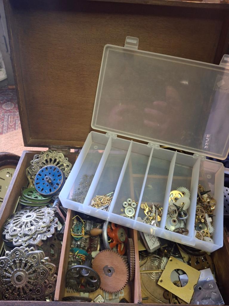 Grote verzameling klok onderdelen, Ophalen of Verzenden