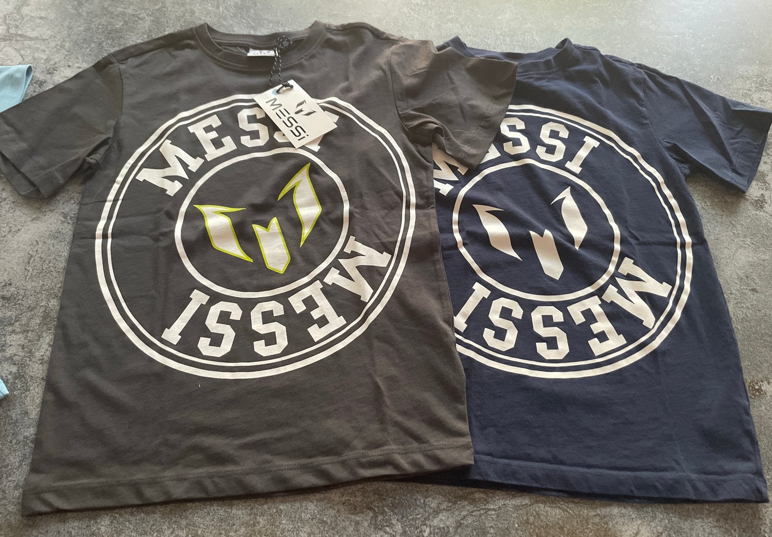 Messi T-shirts (2 stuks) - Nieuw met kaartjes, Ophalen of Verzenden, Nieuw, Jongen, Shirt of Longsleeve