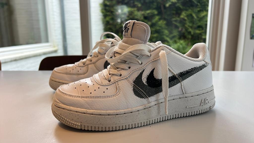 Nike Air Force 1 - Unisex - Weinig gedragen maat 36, Ophalen of Verzenden, Zo goed als nieuw, Wit, Sneakers of Gympen