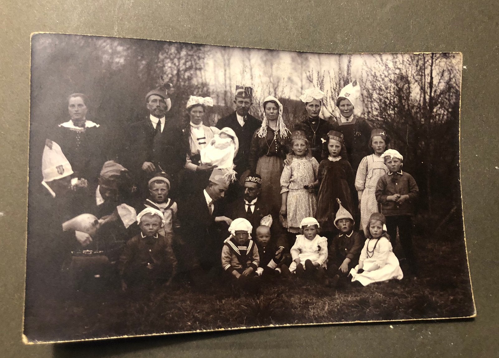 Foto klederdracht - Brabant(?), Verzenden, Foto, Klederdracht, Zo goed als nieuw