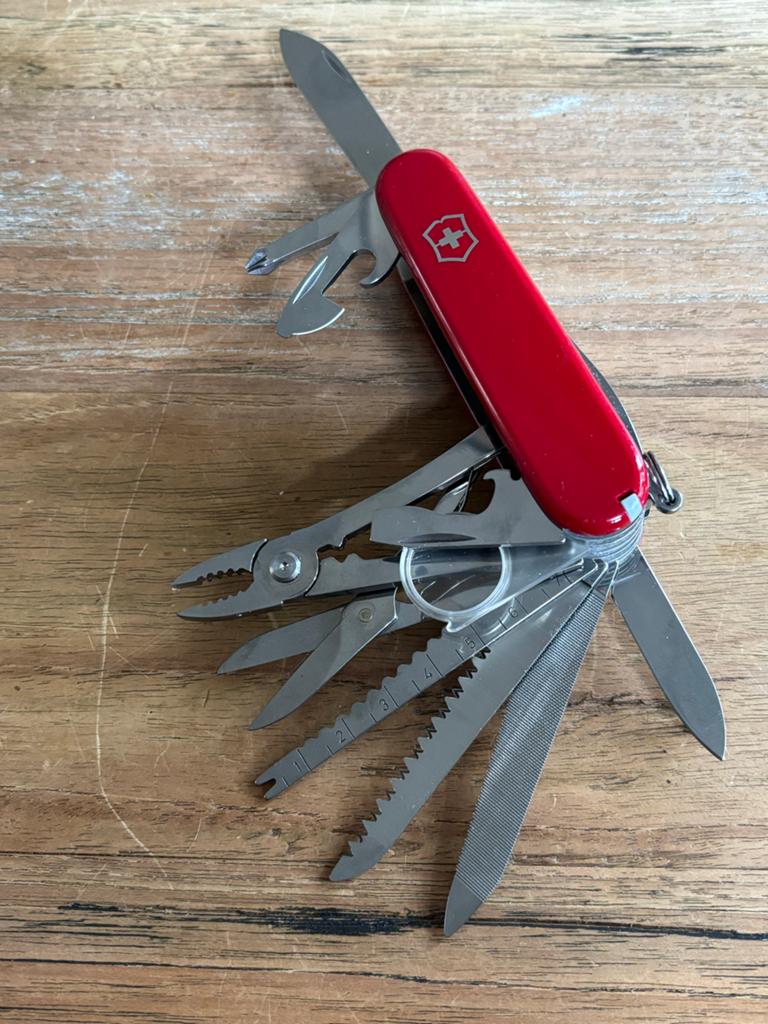 Victorinox Swiss Champ Zakmes  ( GERESERVEERD), Ophalen of Verzenden, Zo goed als nieuw