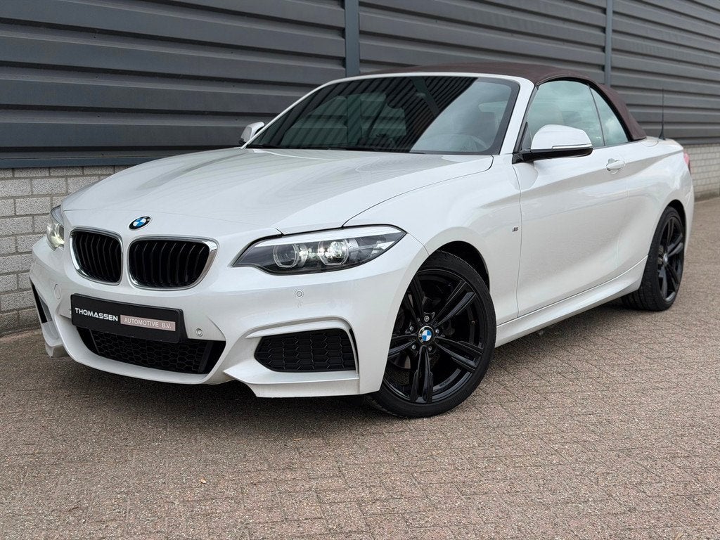 BMW 2-serie Cabrio 218i High Executive M Sport Xenon Navi, Auto's, BMW, Gebruikt, Euro 6, Cabriolet, 4 stoelen
