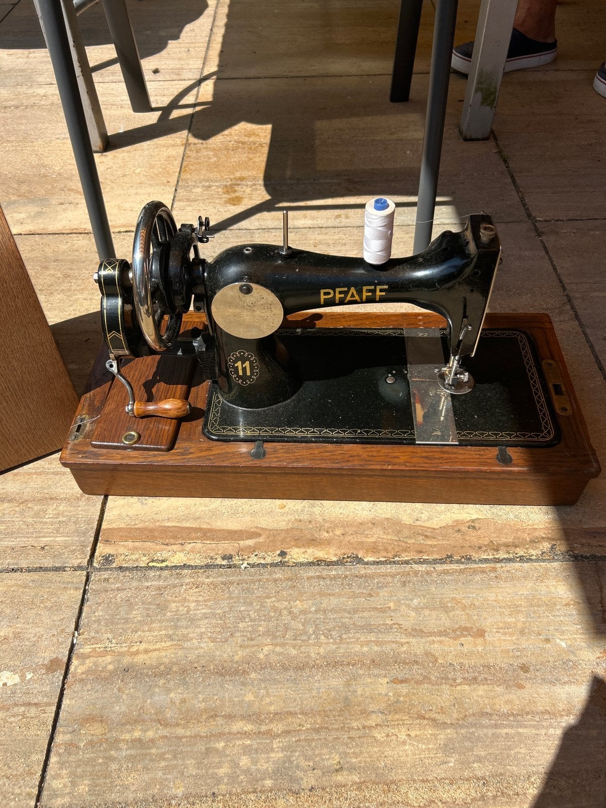 Antieke Pfaff naaimachine met houten koffer, Ophalen