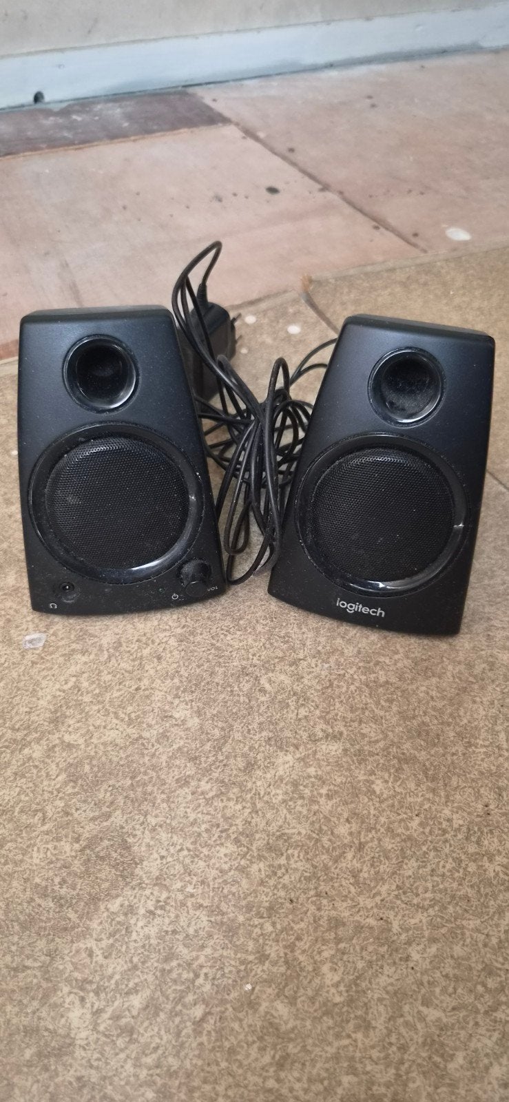Logitech en Trust Luidsprekersets, Ophalen, Gebruikt, Audiokanaal 2.1, Logitech, Trust