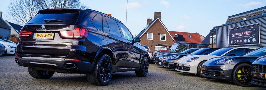 BMW X5 XDrive50i High Executive | HuD | HarmanKardon | Stuur, Automaat, Gebruikt, Bruin, Bedrijf