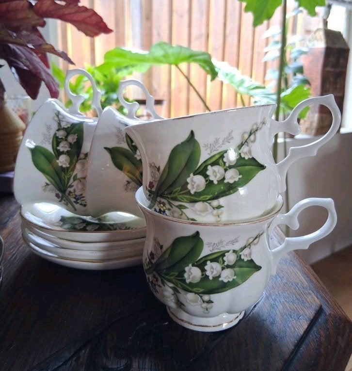 Set van 4 Bone China kopjes en schotels - Lelietje-van-dalen, Antiek en Kunst, Ophalen of Verzenden