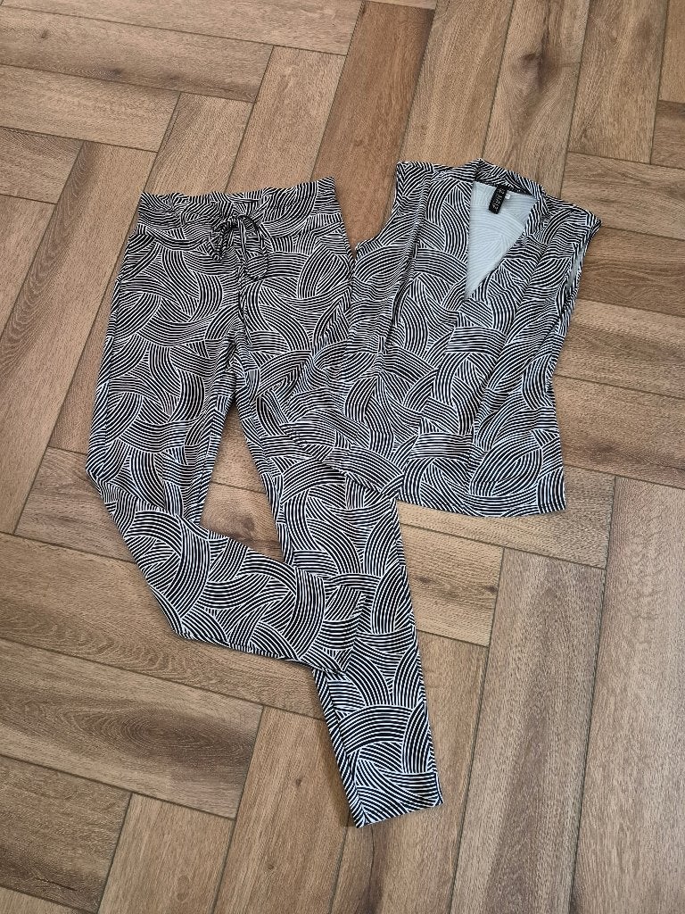 Leuke set (broek + top) van IZ Naiz, maat S-M, Kostuum of Pak, Meerkleurig, Iz Naiz, Ophalen of Verzenden