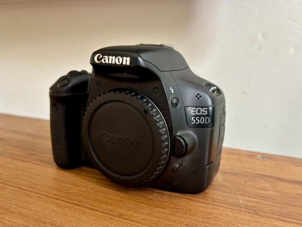 Canon 550D body, met originele accu en lader, Audio, Tv en Foto, Fotocamera's Digitaal, Ophalen of Verzenden, Canon, Geen optische zoom