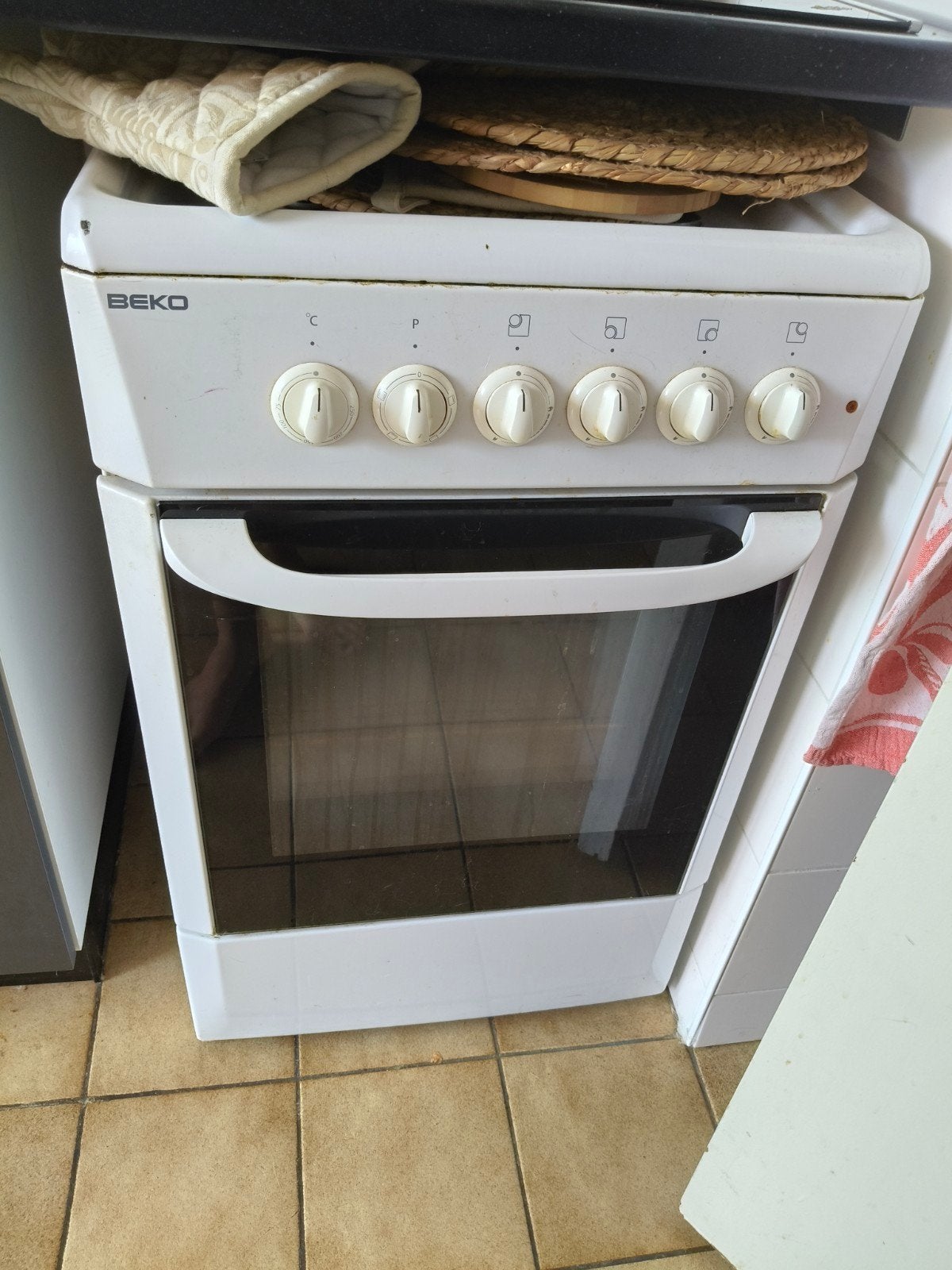 Beko Fornuis met Oven - Vrijstaand, Ophalen, Gebruikt, 4 kookzones, 85 tot 90 cm