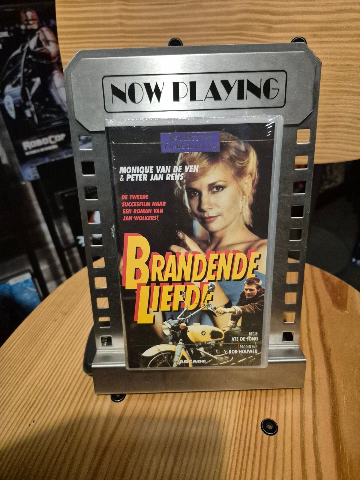 VHS Brandende Liefde - Nog nieuw in verpakking, Drama, Nieuw in verpakking, Vanaf 12 jaar, VHS