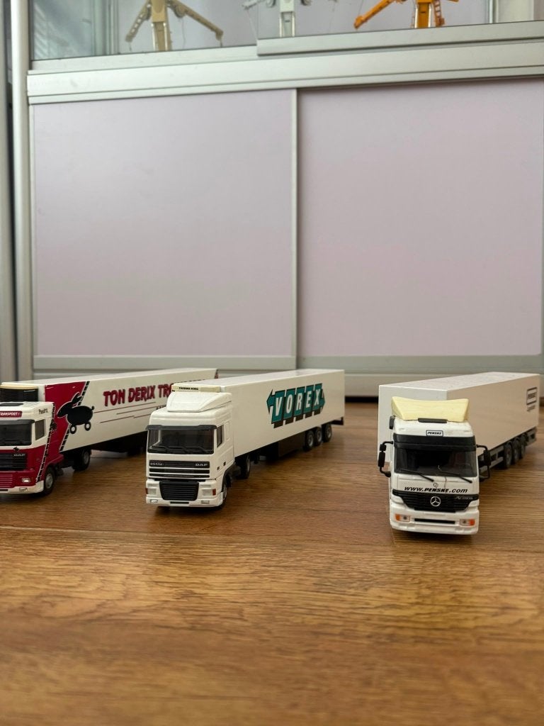 verzameling model vrachtwagens 21 stuks, Ophalen, Zo goed als nieuw, Bus of Vrachtwagen, Overige merken