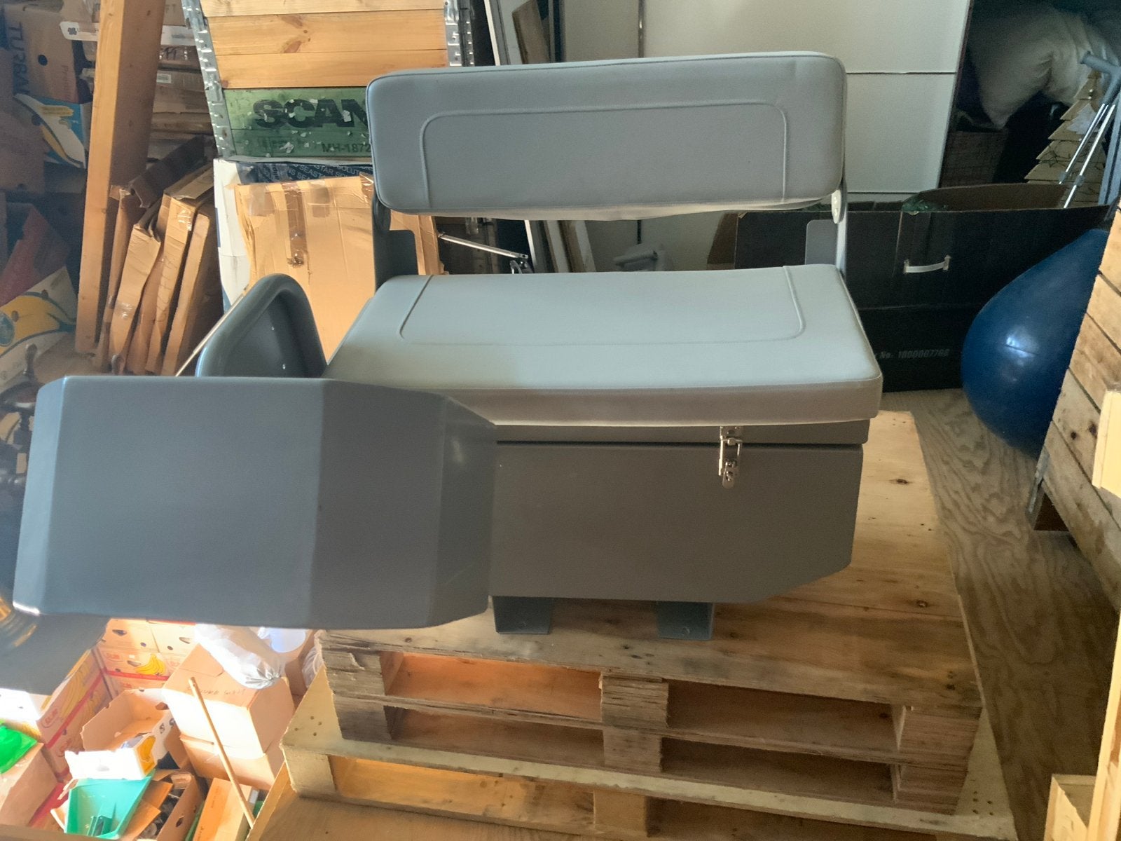 Bootstoel met opbergruimte en armleuning, Watersport en Boten, Accessoires en Onderhoud, Ophalen, Gebruikt, Interieur en Kussens