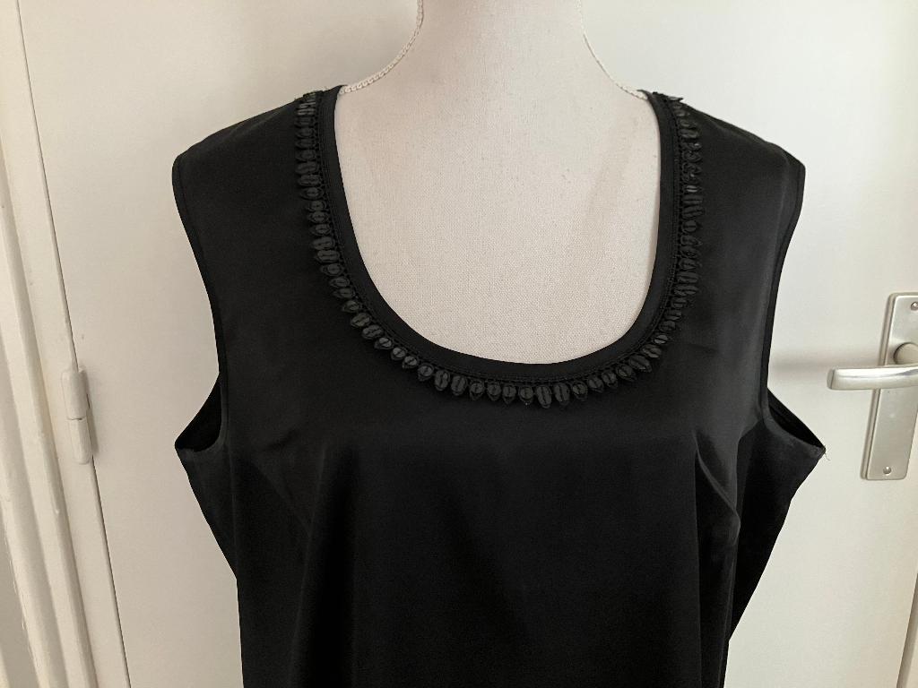 chalou valt als maat XL oksel tot oksel 62 cm, Kleding | Dames, Tops, Zwart, Maat 46/48 (XL) of groter, Chalou, Ophalen of Verzenden
