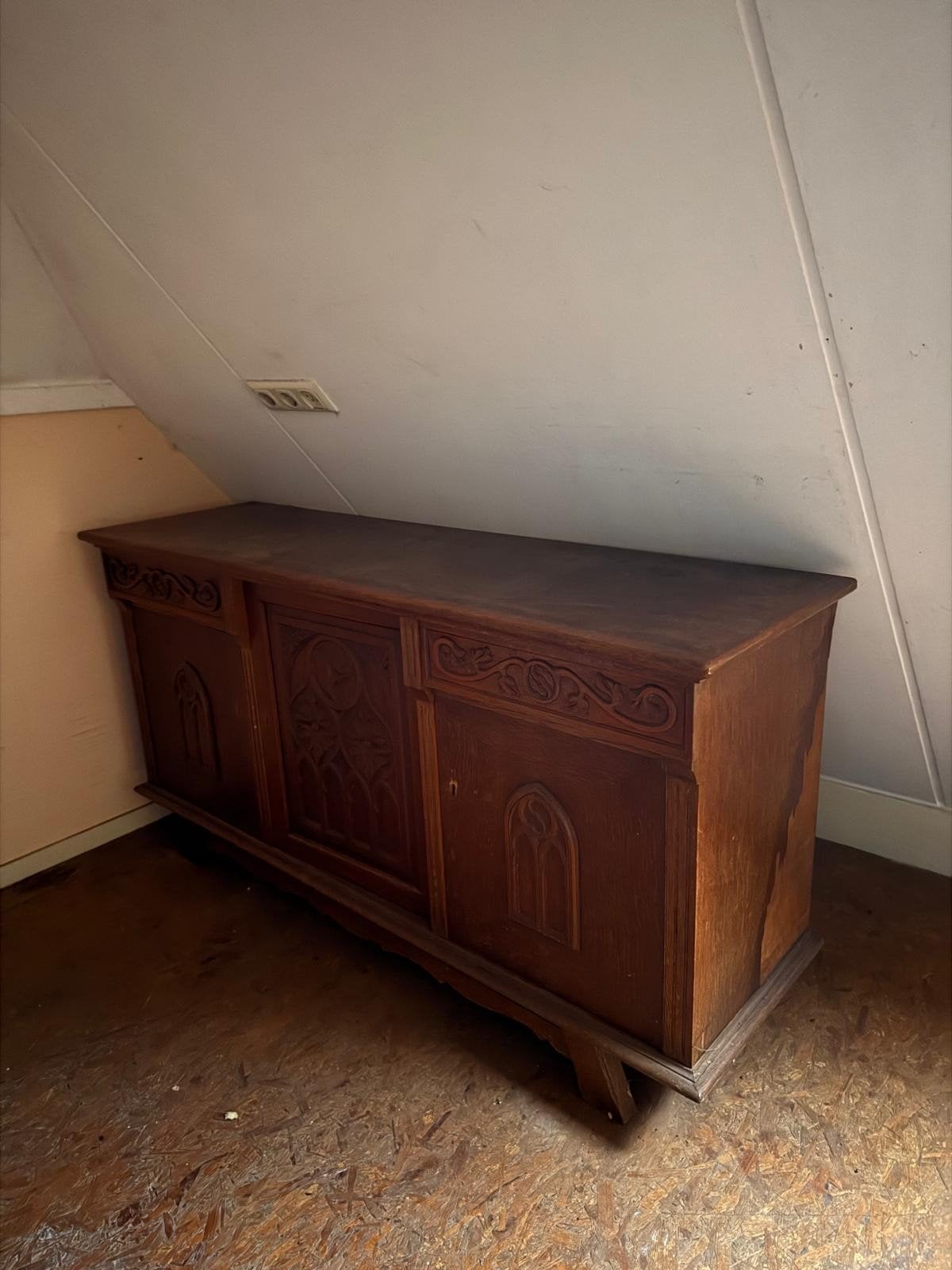 Antiek houten kastje met houtsnijwerk, Huis en Inrichting, Kasten | Buffetkasten, Gebruikt, 100 tot 150 cm, Minder dan 100 cm