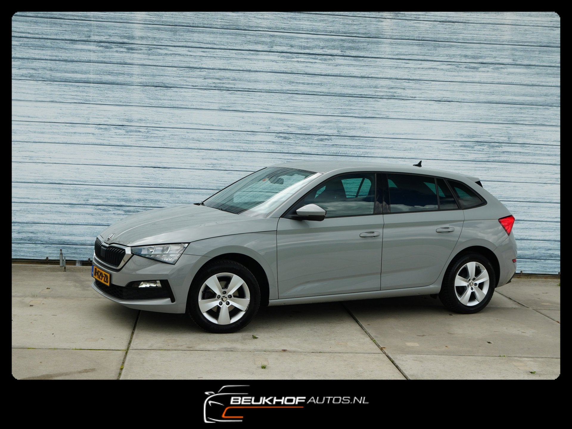 Skoda Scala 1.0 TSI Sport Business Virtual Dash Trekhaak Cam, Auto's, Skoda, Gebruikt, 620 kg, Origineel Nederlands, Automatische klimaatregeling