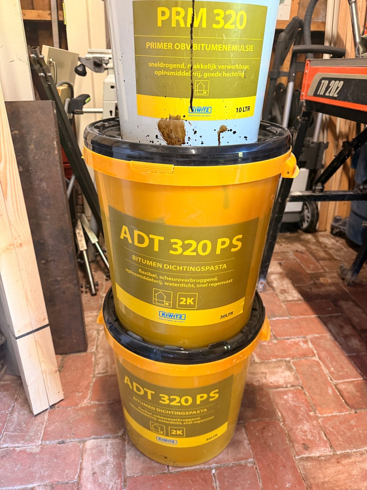 Kiwitz ADT 320 PS Bitumendichtingspasta + Primer, 20 liter of meer, Ophalen, Nieuw, Zwart