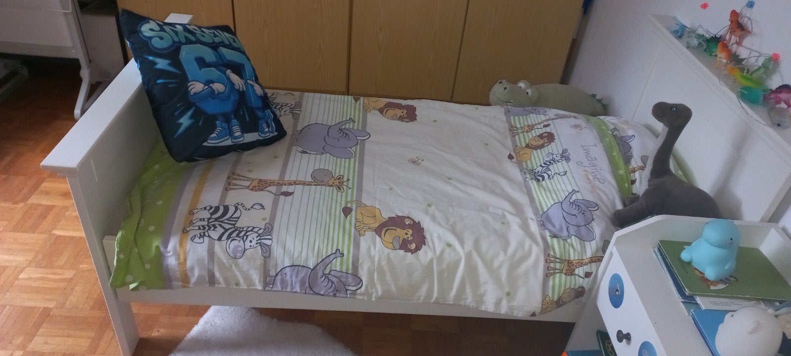 Foto 2 van Twee kinderbedjes inclusief matrassen en beddengoed
