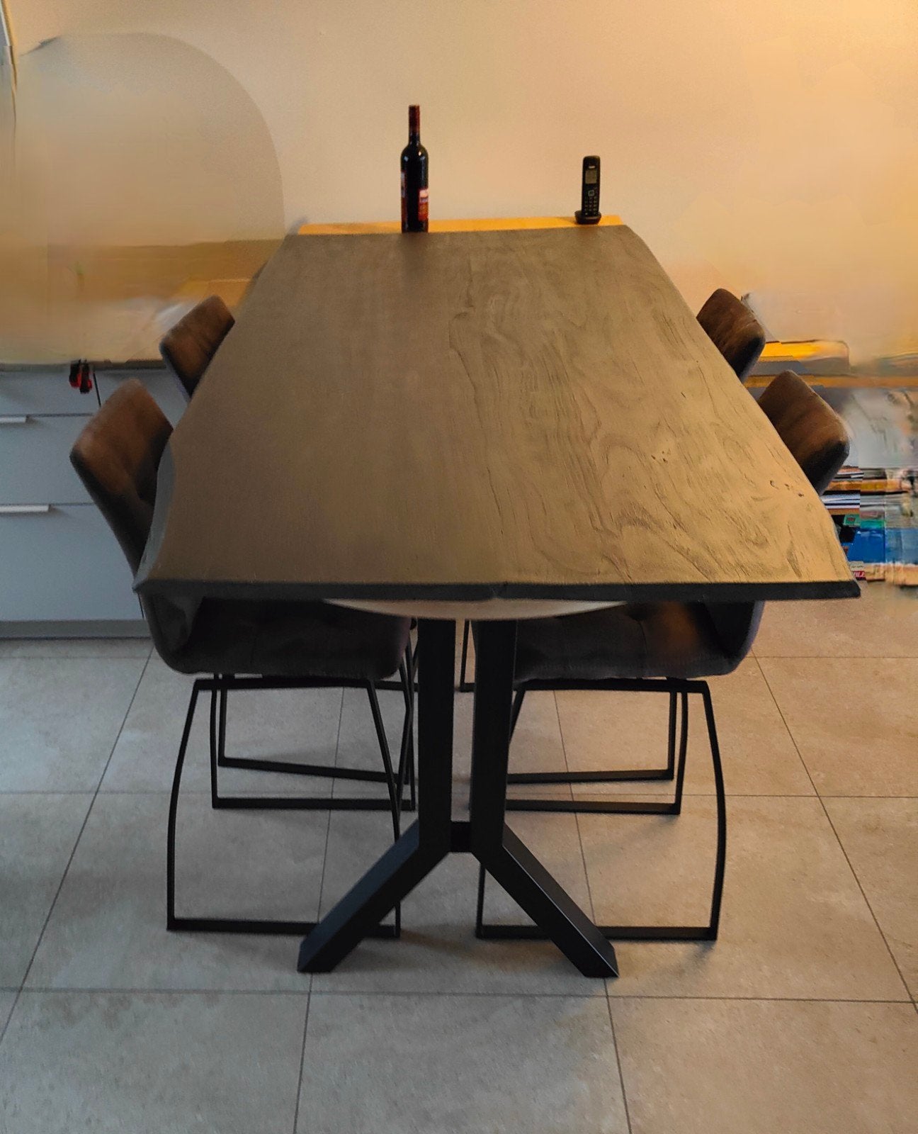 Moderne bartafel met Zwart Metalen Onderstel, Huis en Inrichting, Barren, Ophalen, Zo goed als nieuw, Inclusief barstoelen