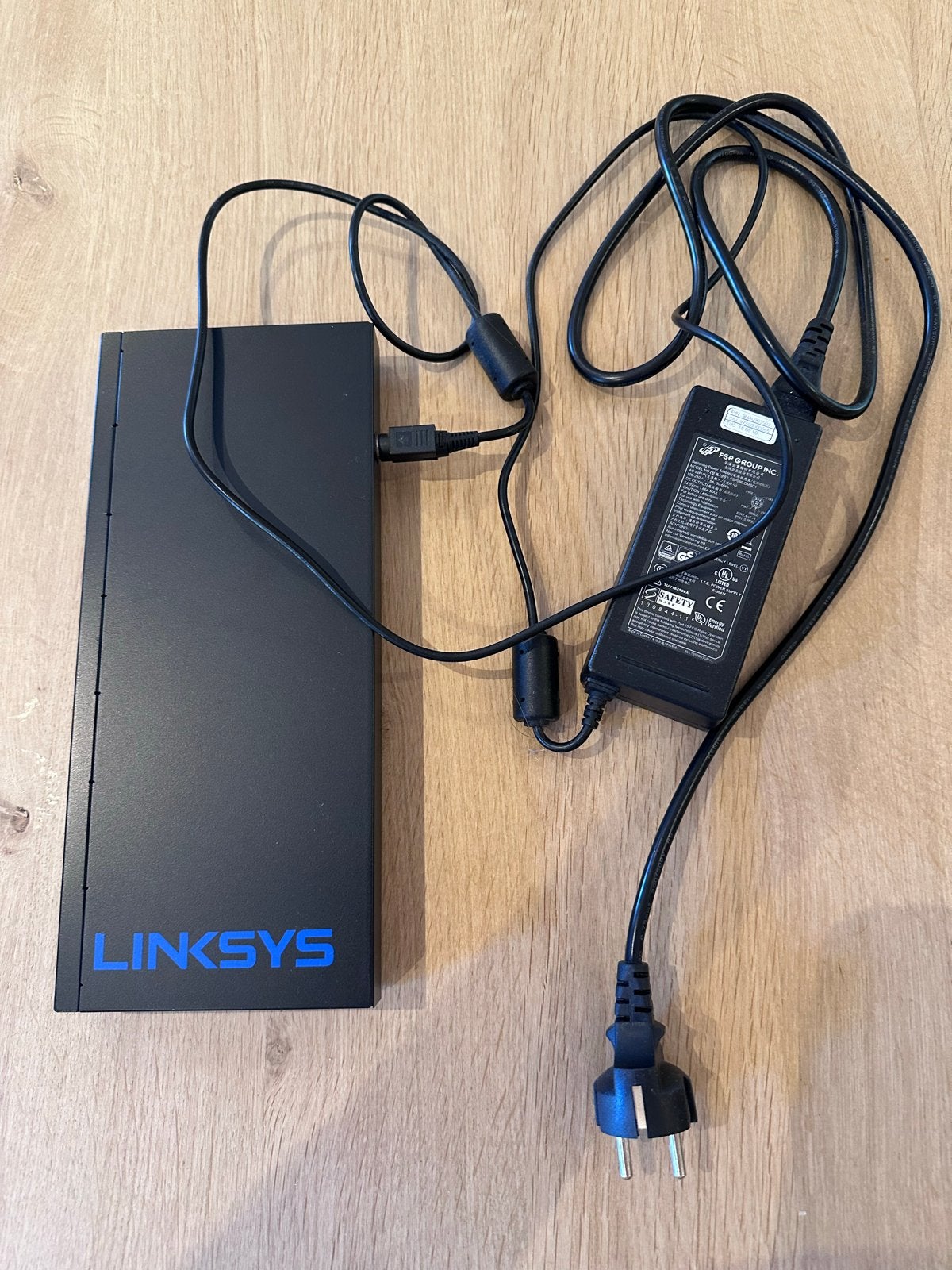 Linksys LGS116P 16-poorts Gigabit PoE+ Switch, Ophalen of Verzenden, Zo goed als nieuw