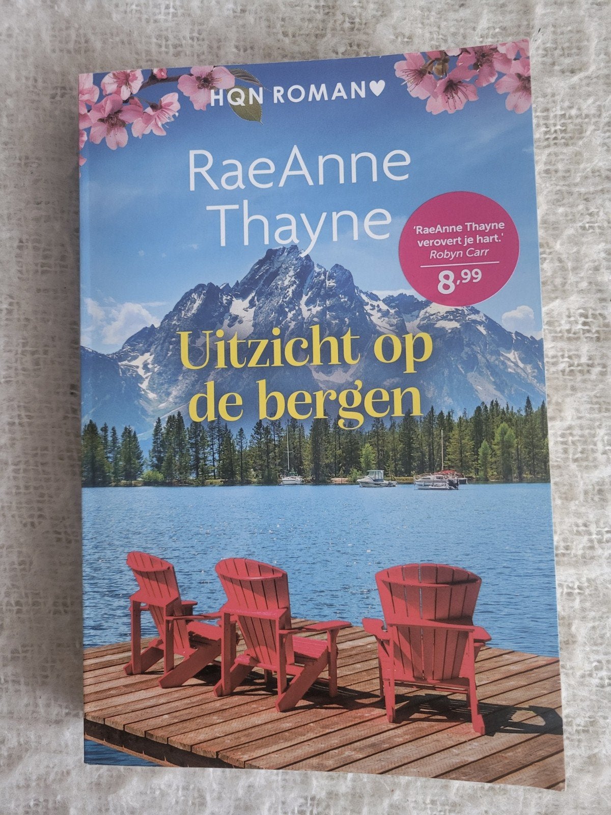 HQN Roman: Uitzicht op de bergen - RaeAnne Thayne, Ophalen of Verzenden, Zo goed als nieuw, RaeAnne Thayne