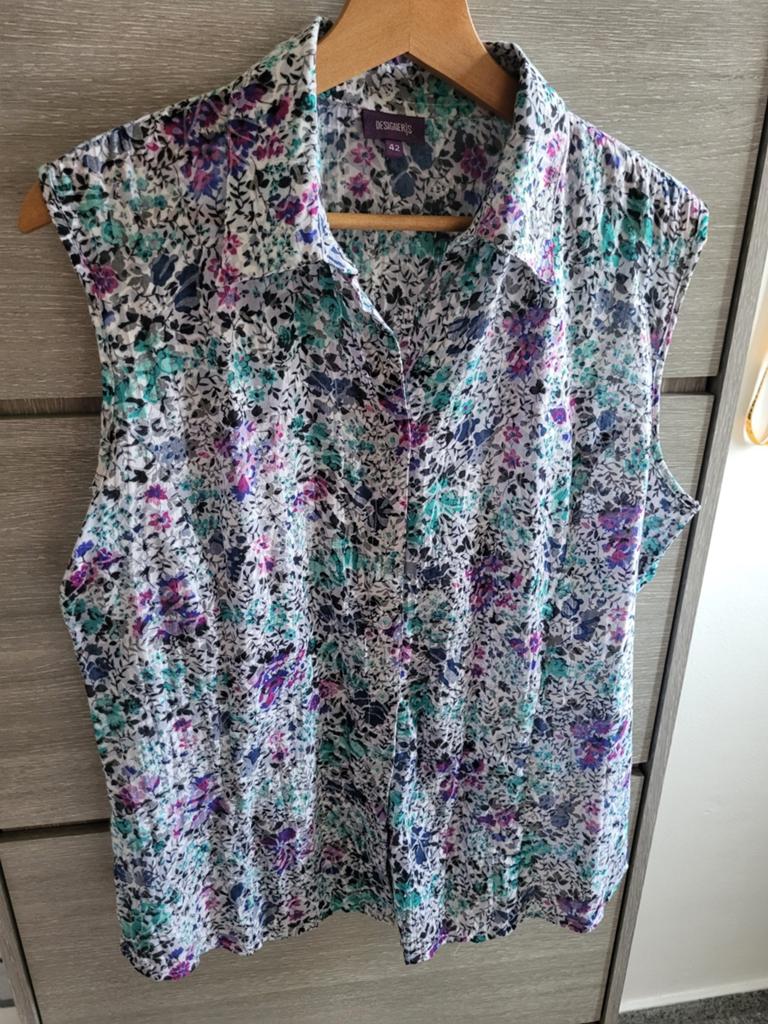 Blauwe Zomerblouse | Blouse | Hemd
Maat is 42 / Zomerhemd, Kleding | Dames, Jumpsuits, Ophalen of Verzenden, Zo goed als nieuw