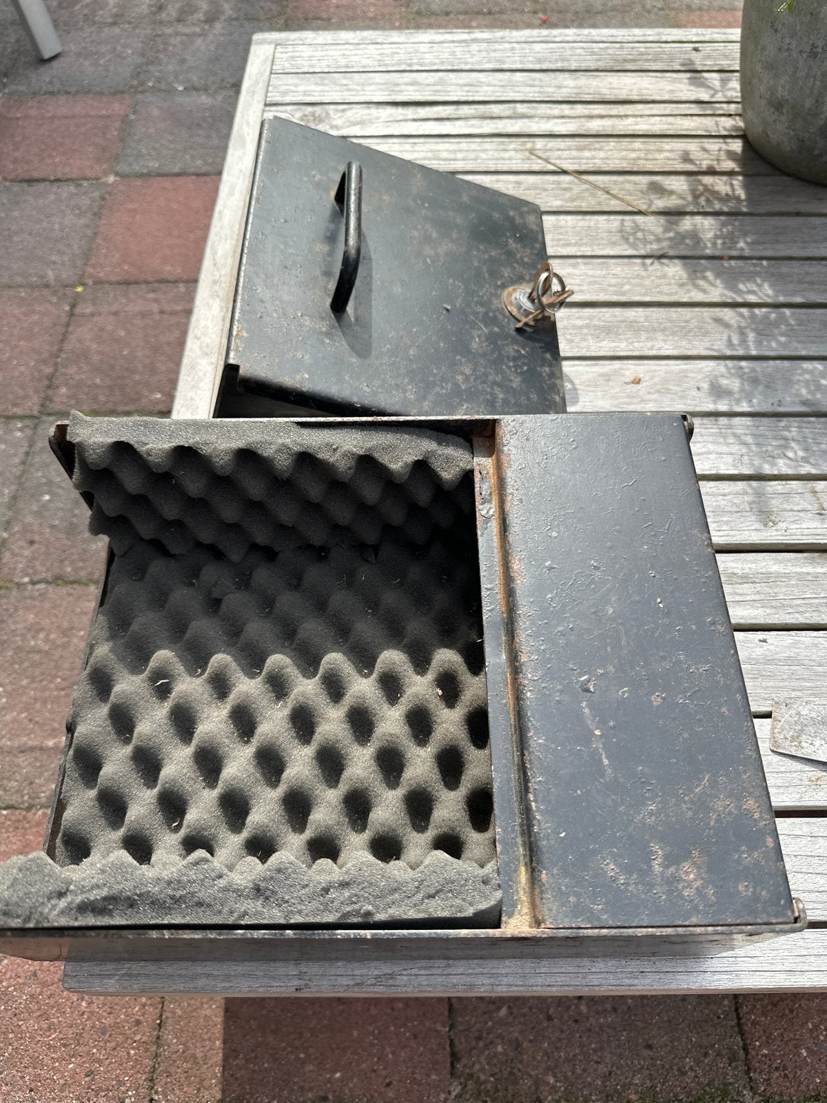Autokluis van staal + 2 sleutels + 4 stuks M8 bouten, Ophalen of Verzenden, Gebruikt