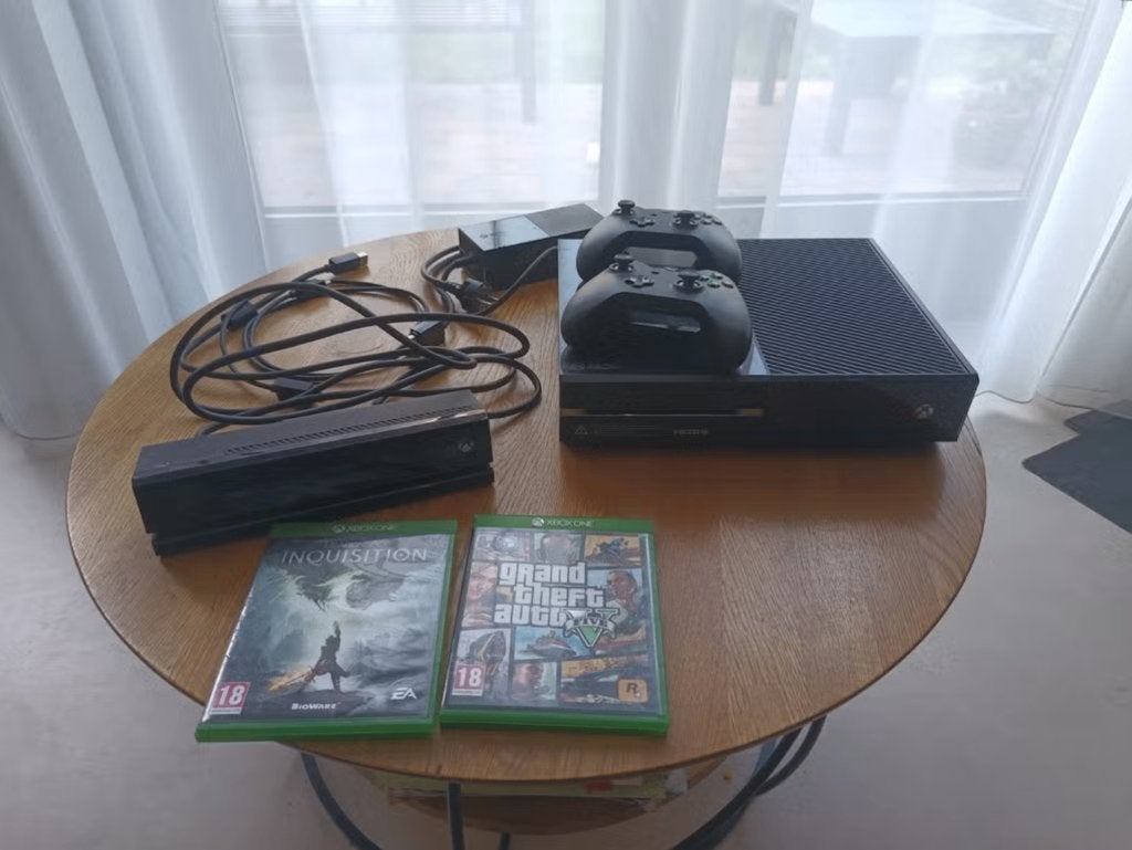 Xbox One Console met 2 controllers en 2 games, Xbox One, Met 2 controllers, Ophalen of Verzenden, 500 GB