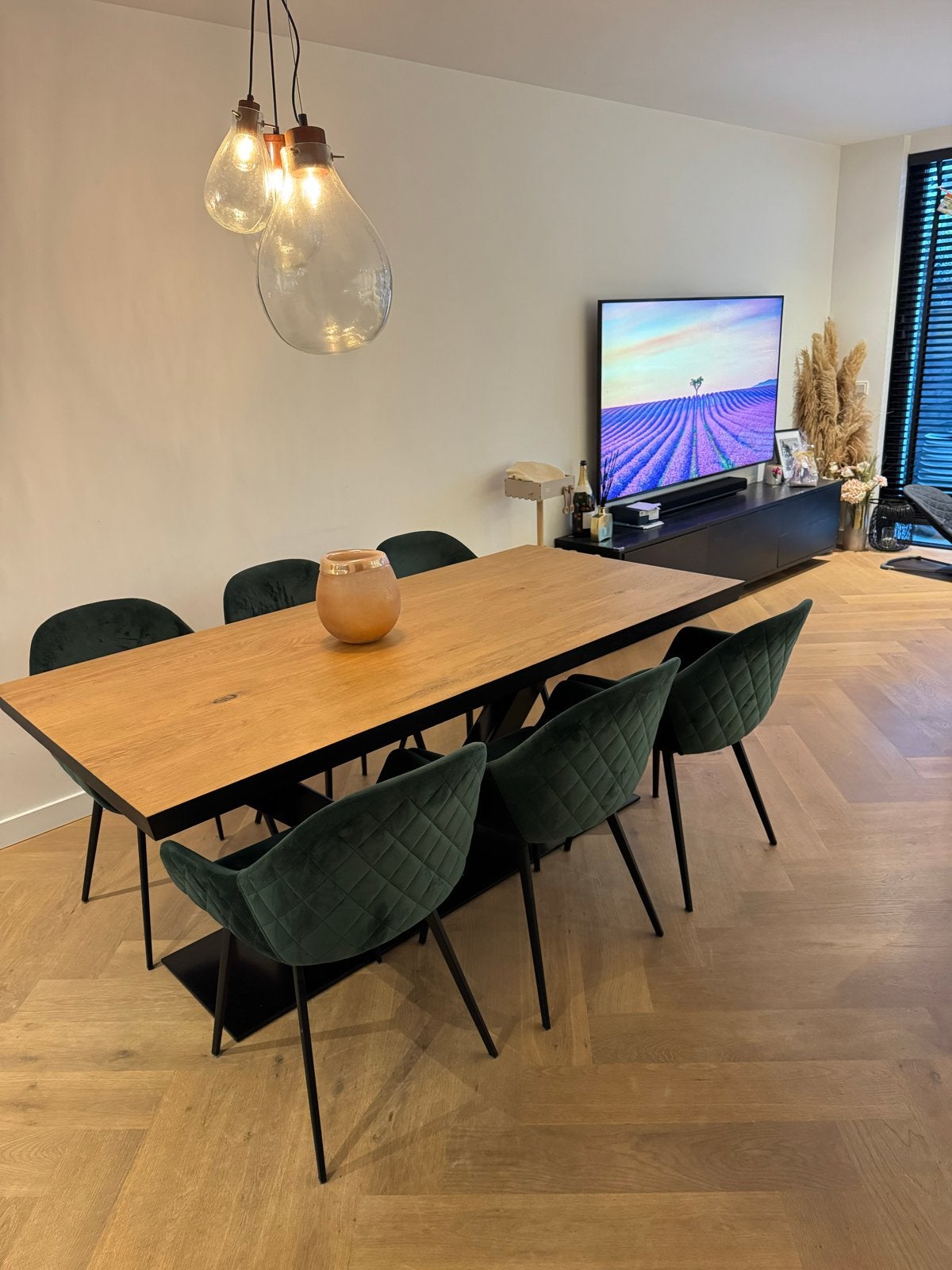 Stijlvolle eettafel van Zwaartafelen, volledig op maat