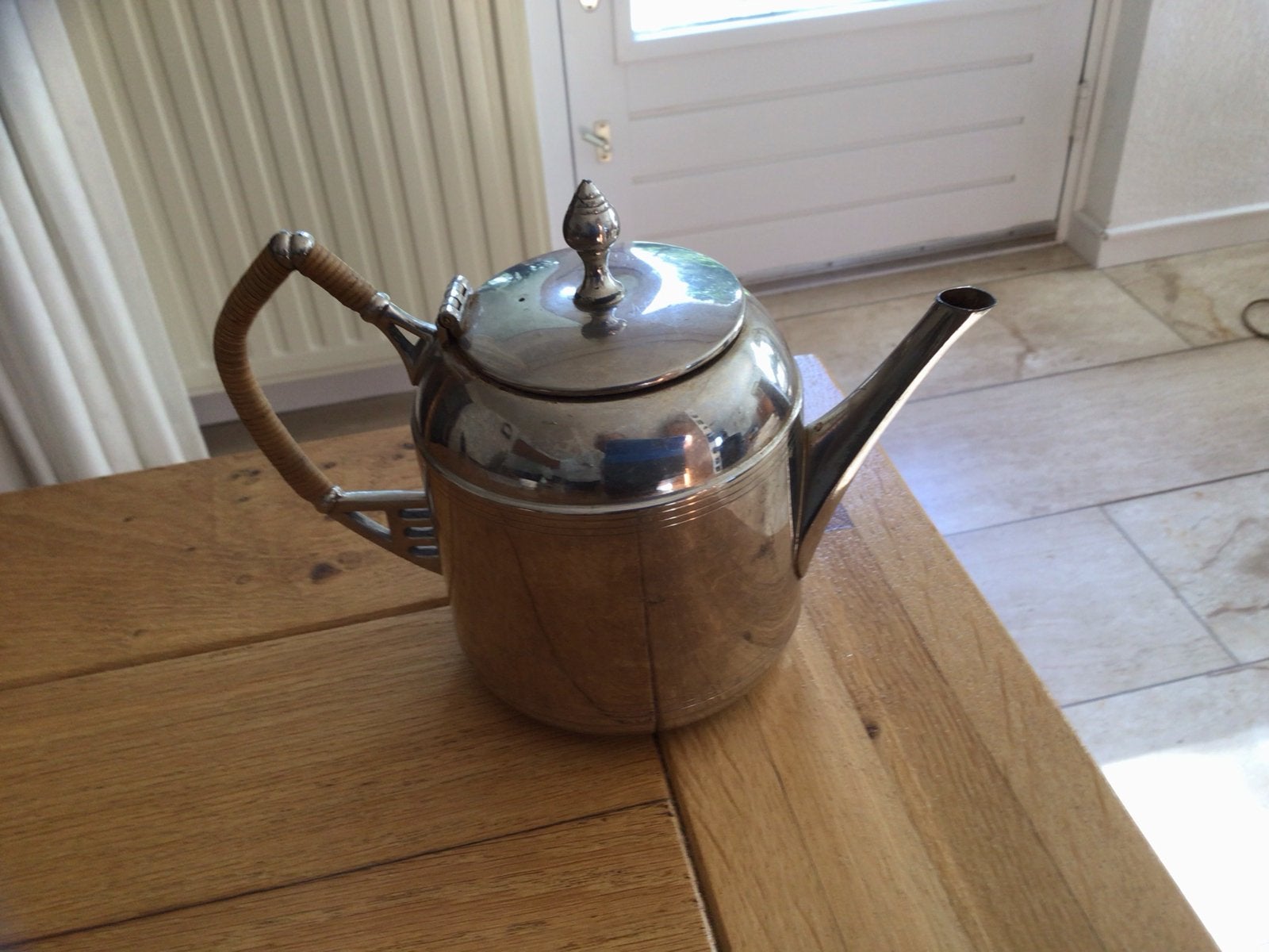 Vintage verzilverde theepot met rieten handvat, Antiek en Kunst, Ophalen