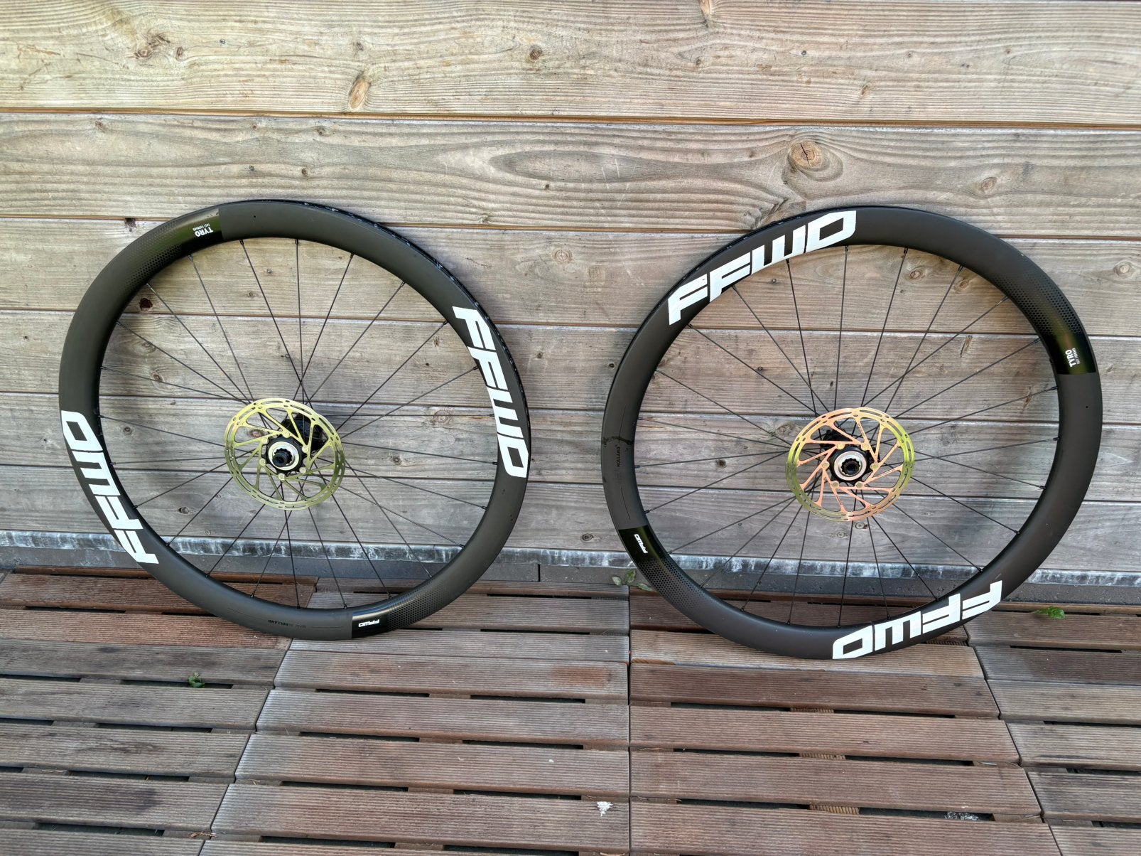 FFWD TYRO carbon wielset tubeless ready incl. Schijven, Fietsen en Brommers, Fietsonderdelen, Wiel, Stalbergweg, FFWD, Info@velovenlo.nl